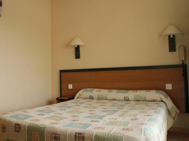 Hotel Peret Denguin Zimmer foto